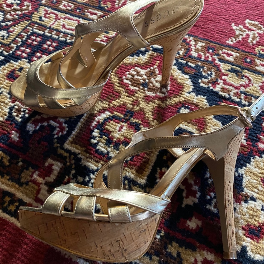 Size 9 1/2 guess heals